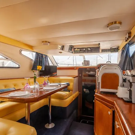 Experience Unique Bateau Au Coeur De Deauville