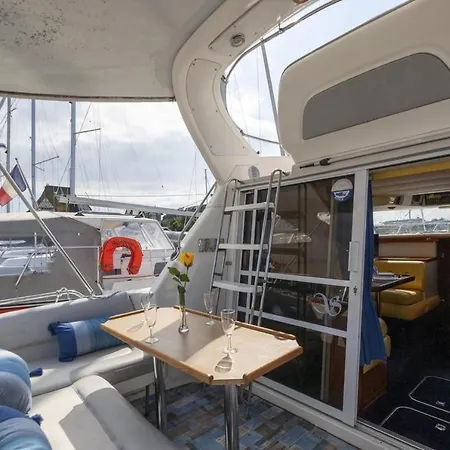 Botel Experience Unique Bateau Au Coeur De