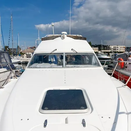 Experience Unique Bateau Au Coeur De Deauville